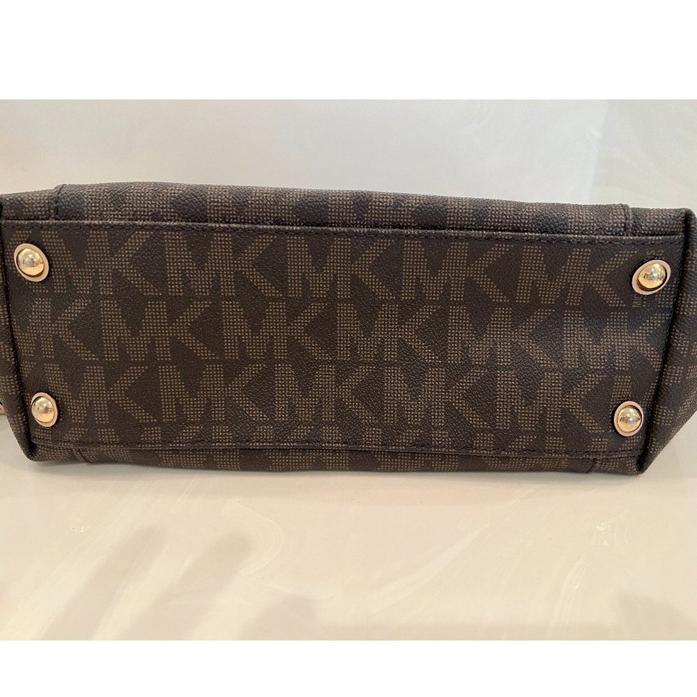 Michael Kors MK Signature and authentic  Shoulder Tote Bag - Picture 16 of 16